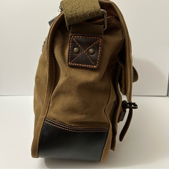 DamnDog Haversack in Swamp Green: Canvas Messenger Bag with Leather Straps - Picture 4 of 16